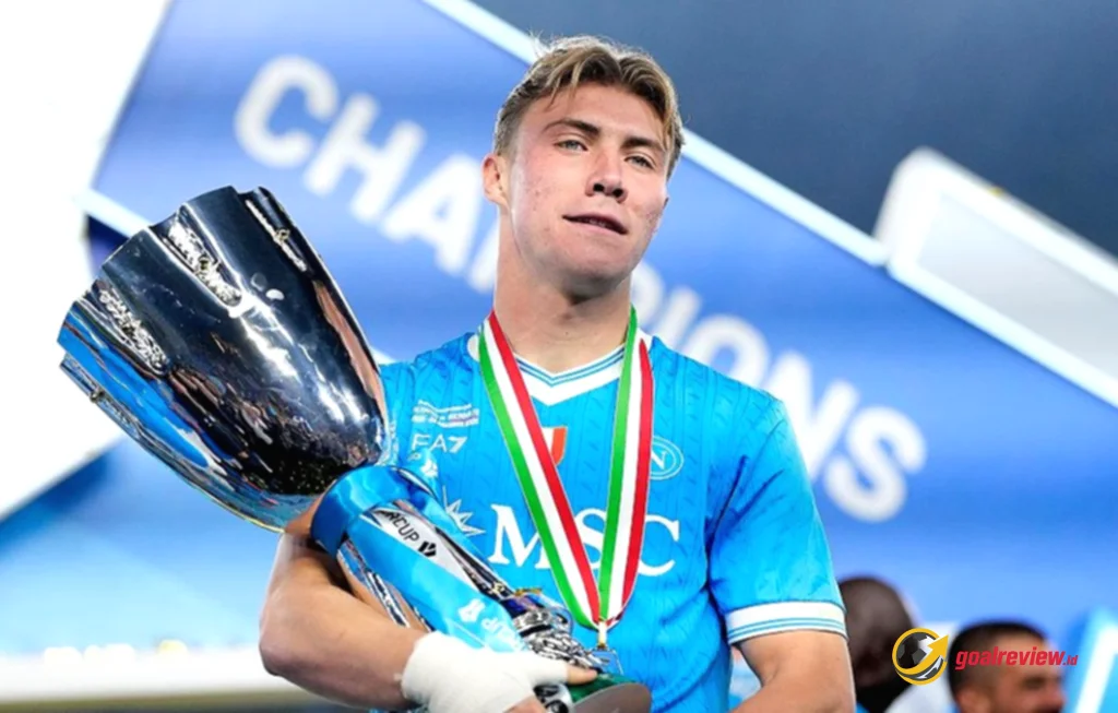 Hojlund Berkembang Pesat di Napoli