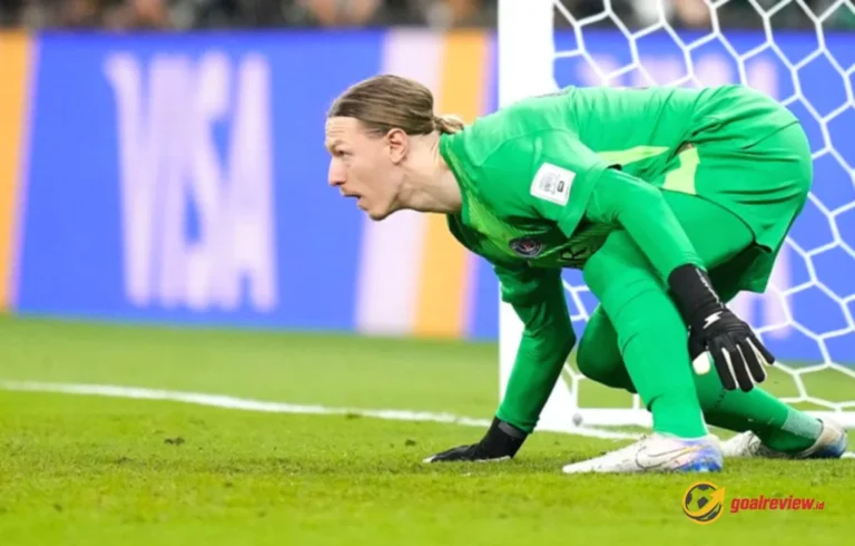 Kiper PSG Patah Tangan