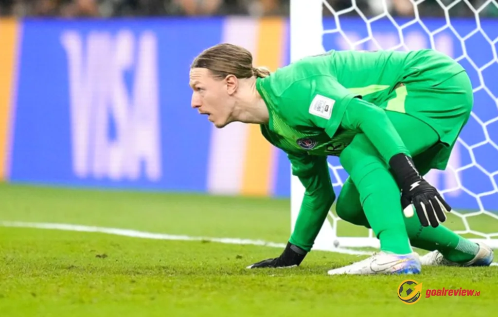 Kiper PSG Patah Tangan