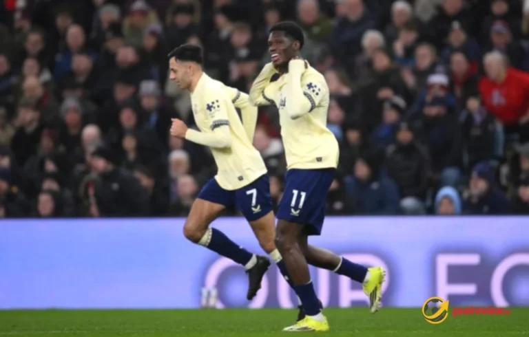 Aston Villa Gagal Pangkas Jarak