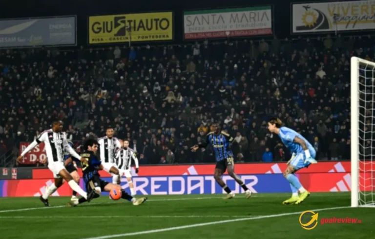 Juventus naik ke tiga besar