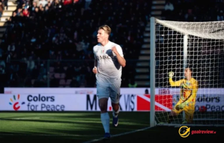 Rasmus Hojlund borong dua gol