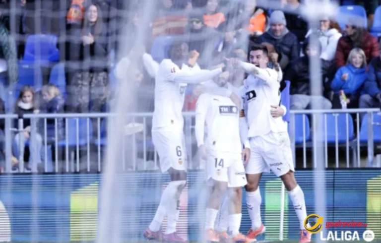 Valencia keluar dari zona degradasi