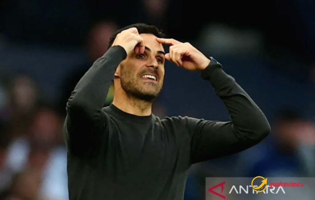 Arsenal Bantai Spurs 4-1