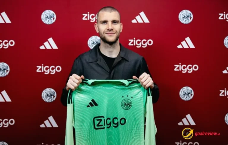 Debut Maarten Paes di Ajax