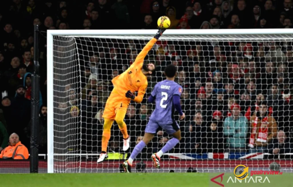 Alisson Absen Lawan Galatasaray