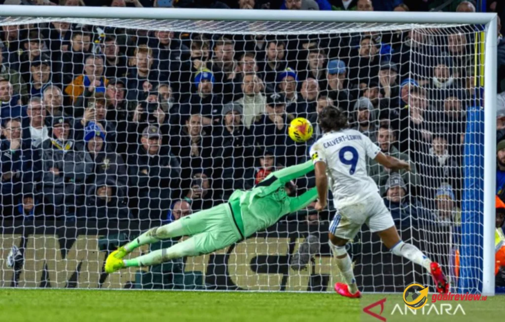Alisson Becker fit lawan Tottenham