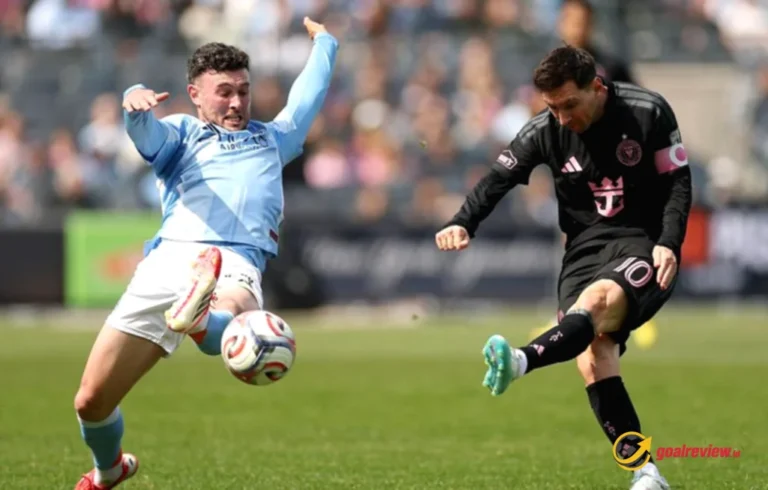 Messi Cetak Gol Tendangan Bebas