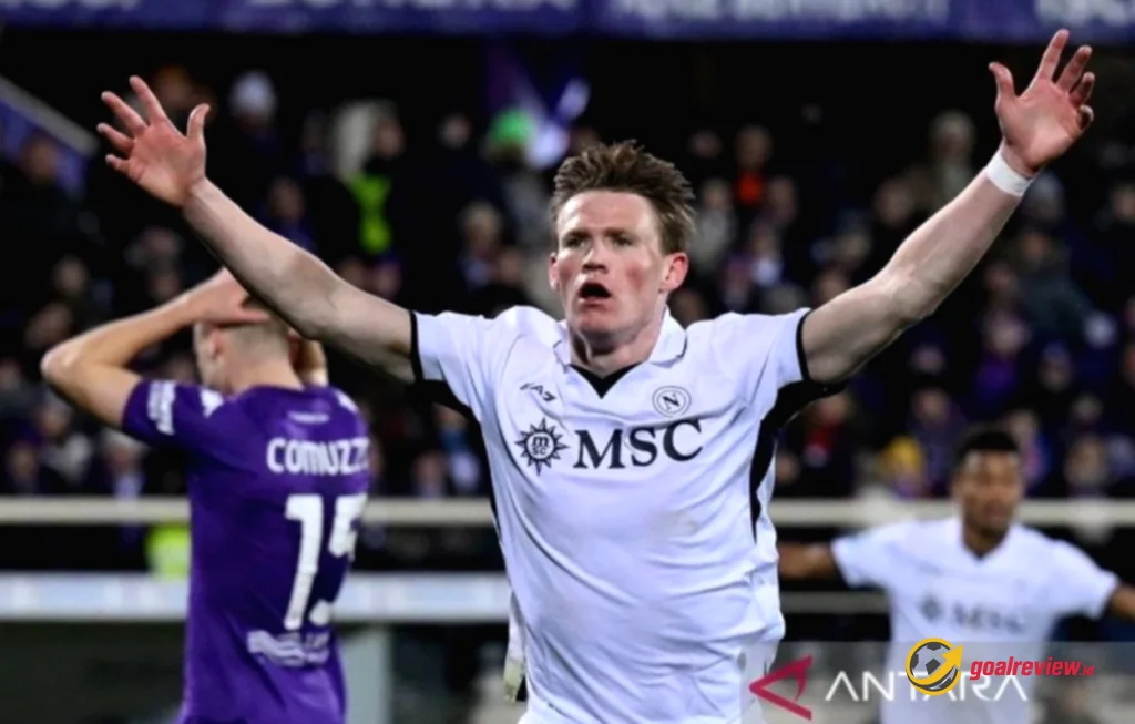 Scott McTominay bawa Napoli