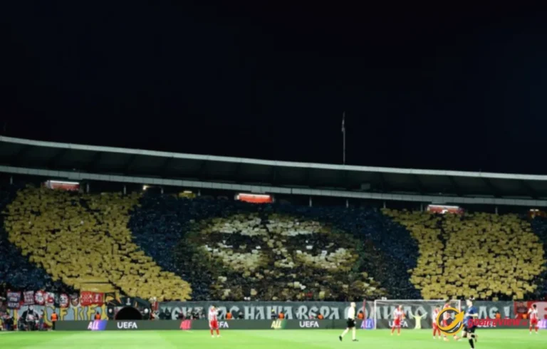 Tifo Bergambar Orang Suci