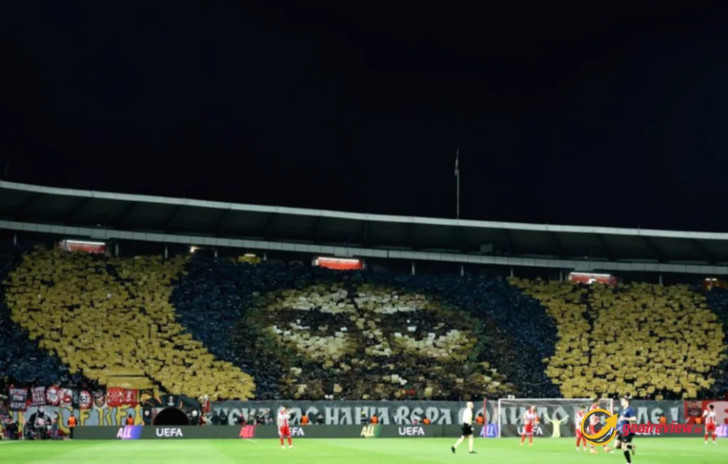 Tifo Bergambar Orang Suci