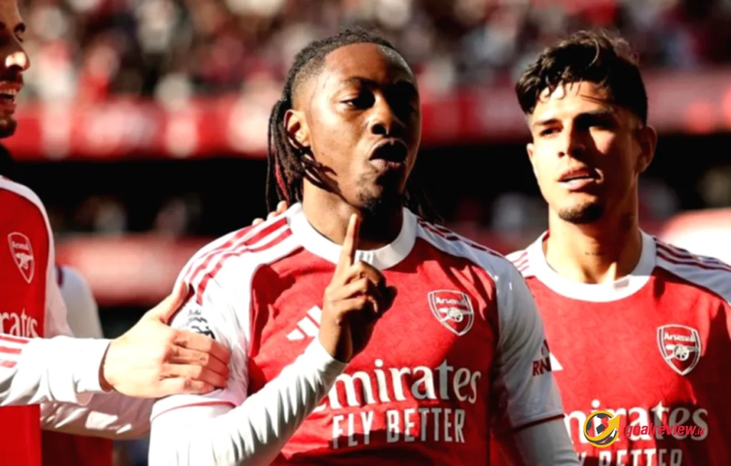 Arsenal kembali ke peringkat pertama