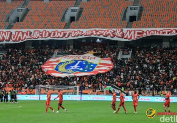 Persija Vs Semen Padang di JIS
