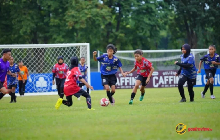 Pesepakbola Putri Berkembang Secara Tim